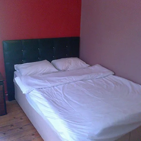 Cheers Midtown Hostel