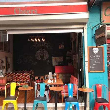 Cheers Midtown Hostel *