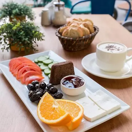 Cheers Midtown Hostel *