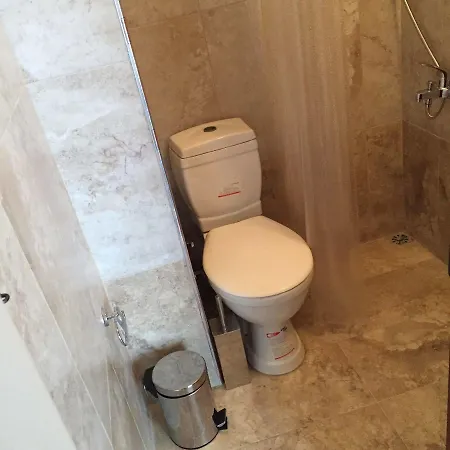 Cheers Midtown Hostel *