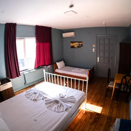 Cheers Midtown Hostel *