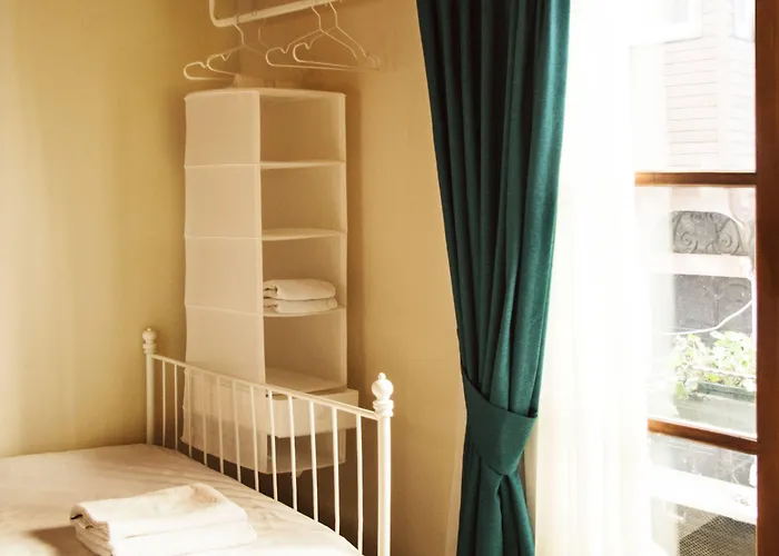 Hostel Cheers Midtown *