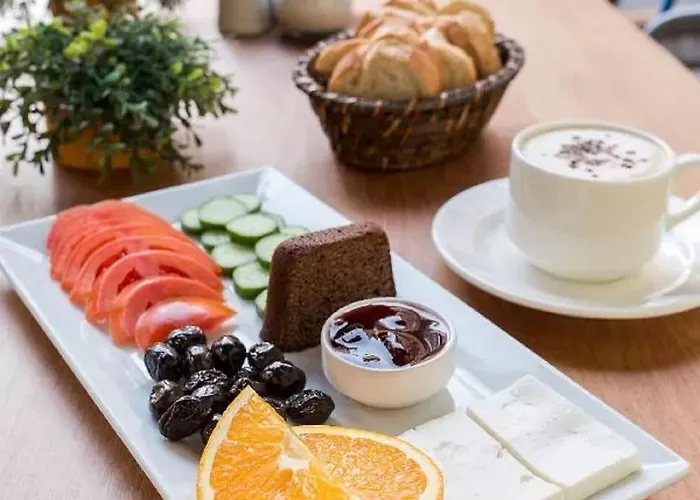 Cheers Midtown Hostel *