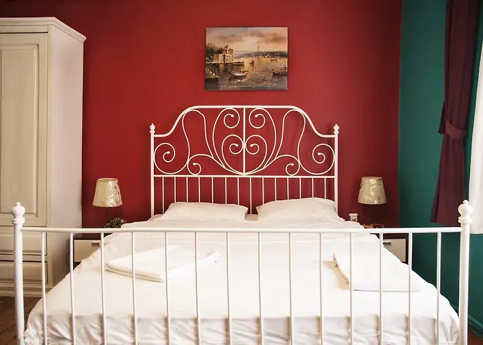 Cheers Midtown Hostel