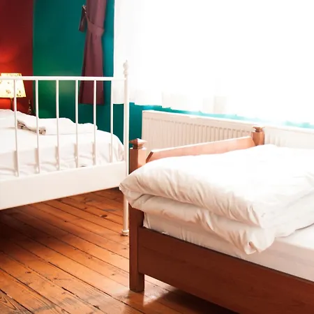 Cheers Midtown Хостел