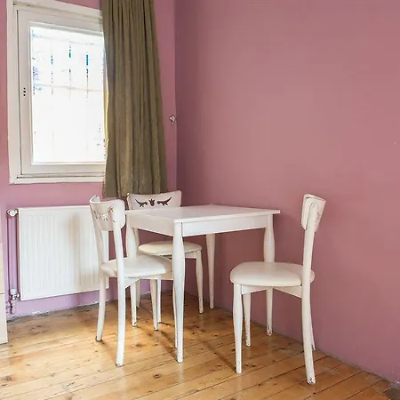 Cheers Midtown Хостел