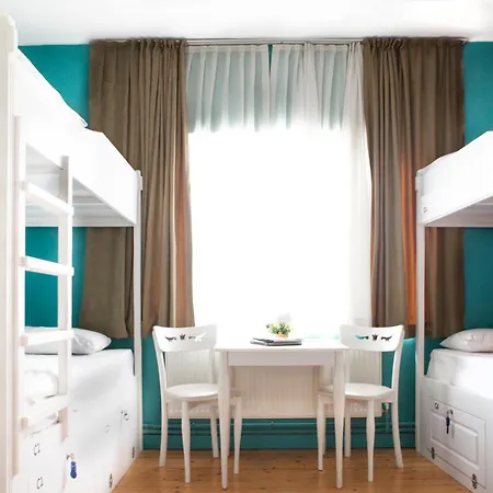 Cheers Midtown Хостел *